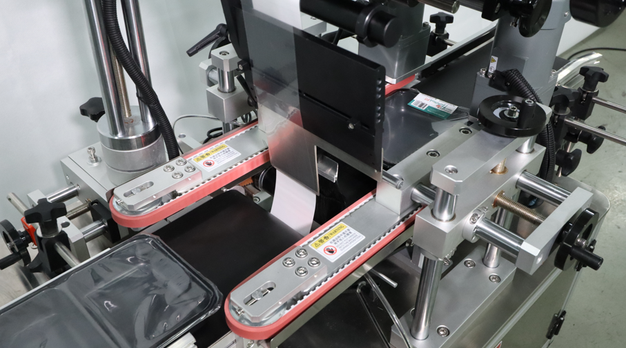 轉角貼標機生產(chǎn)廠家,轉角貼標機,貼標機生產(chǎn)廠家